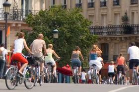 Cycling in Paris. Credit: Getty Images